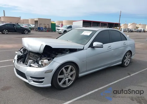 2012 Mercedes-Benz C 250 Sport z USA, uszkodzony, nr VIN WDDGF4HB6CA621094